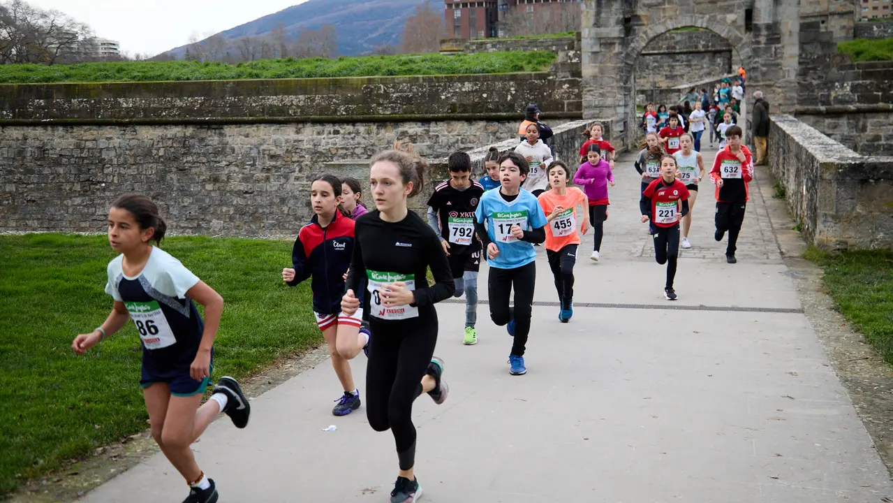 XIII Carrera Infantil de la Navidad en la Ciudadela de Pamplona. IÑIGO ALZUGARAY
