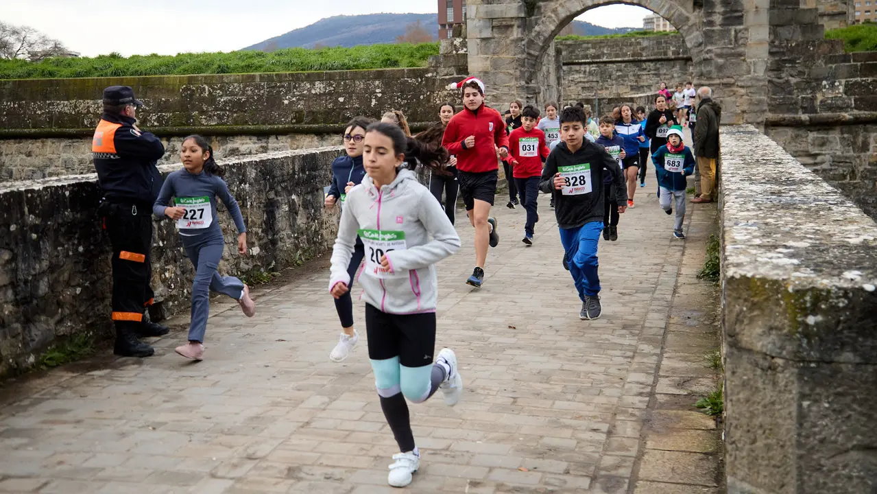 XIII Carrera Infantil de la Navidad en la Ciudadela de Pamplona. IÑIGO ALZUGARAY