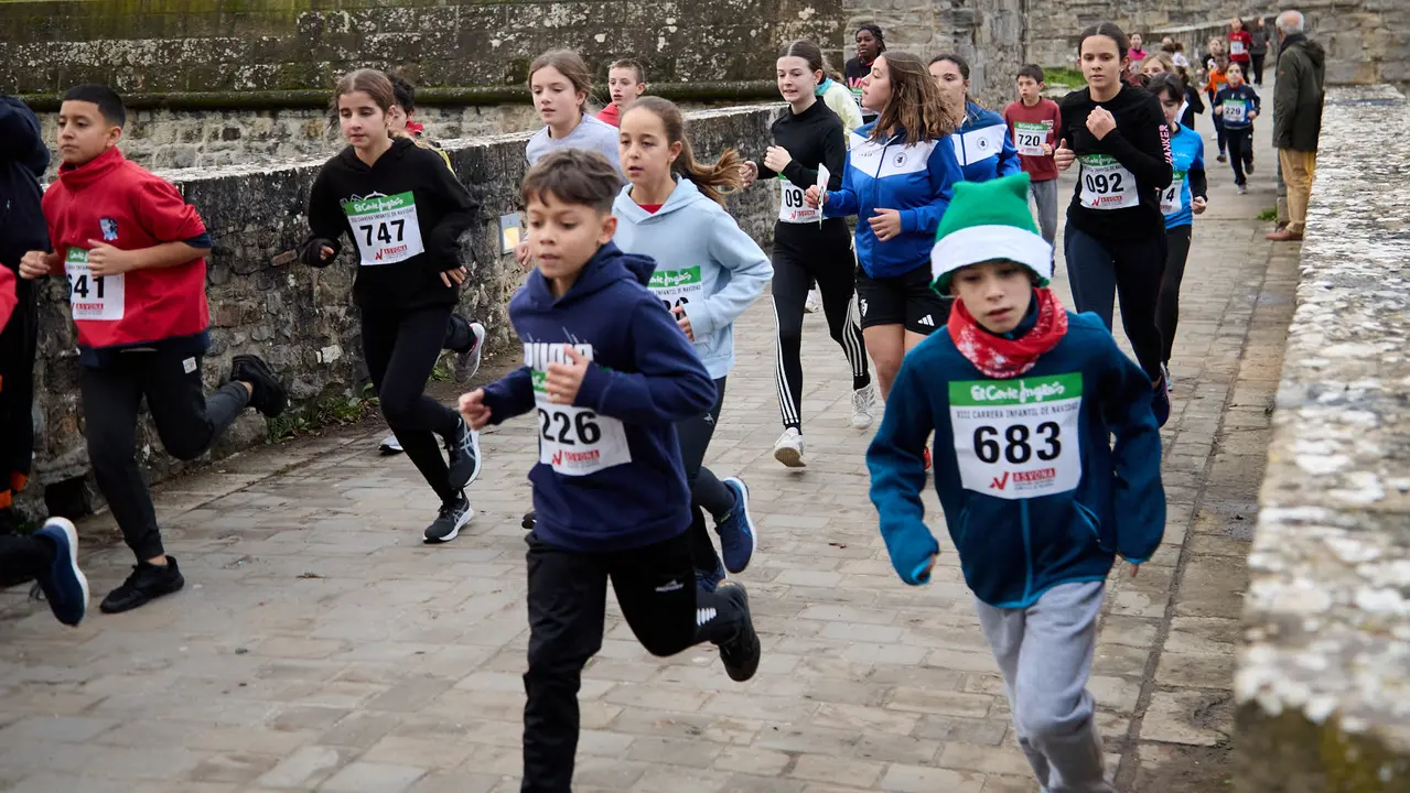 XIII Carrera Infantil de la Navidad en la Ciudadela de Pamplona. IÑIGO ALZUGARAY