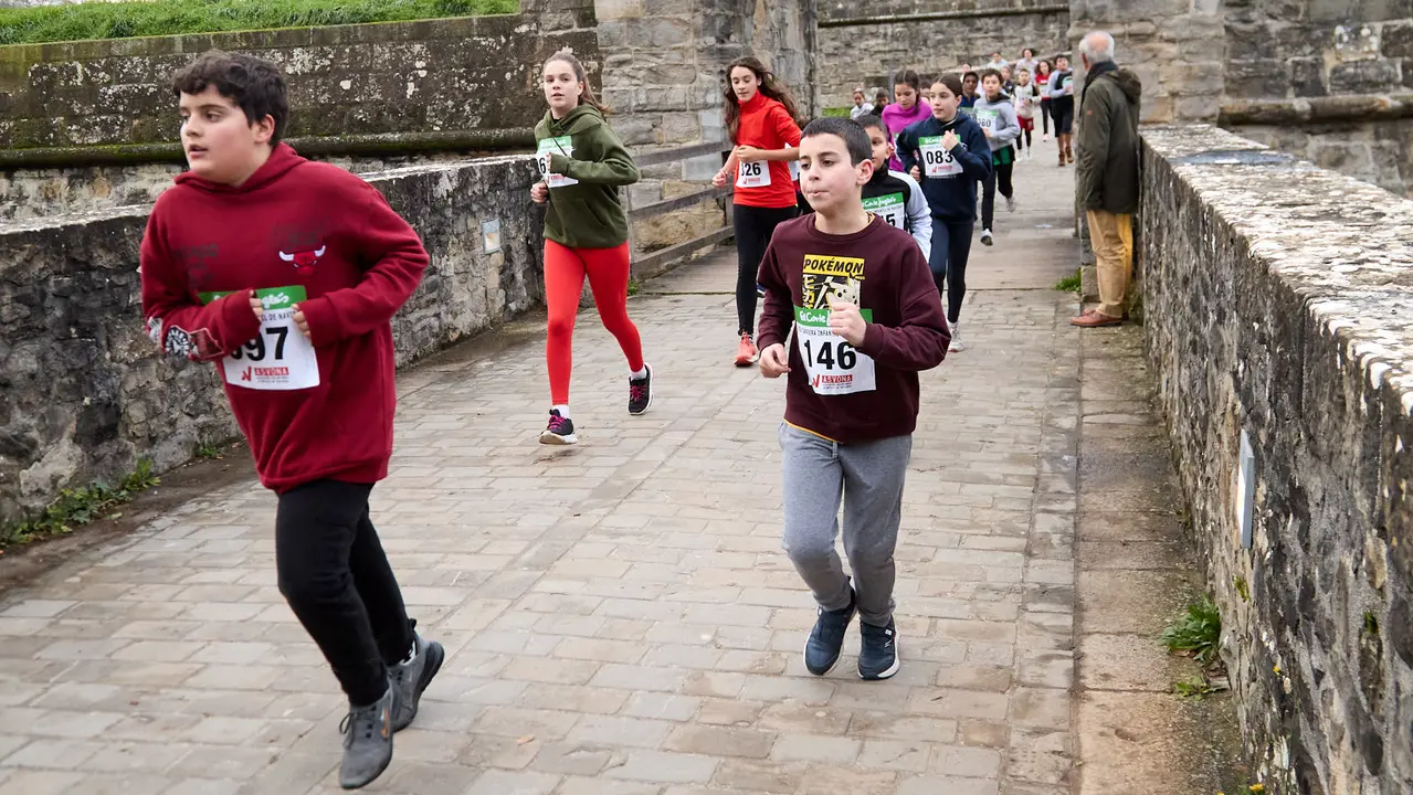 XIII Carrera Infantil de la Navidad en la Ciudadela de Pamplona. IÑIGO ALZUGARAY