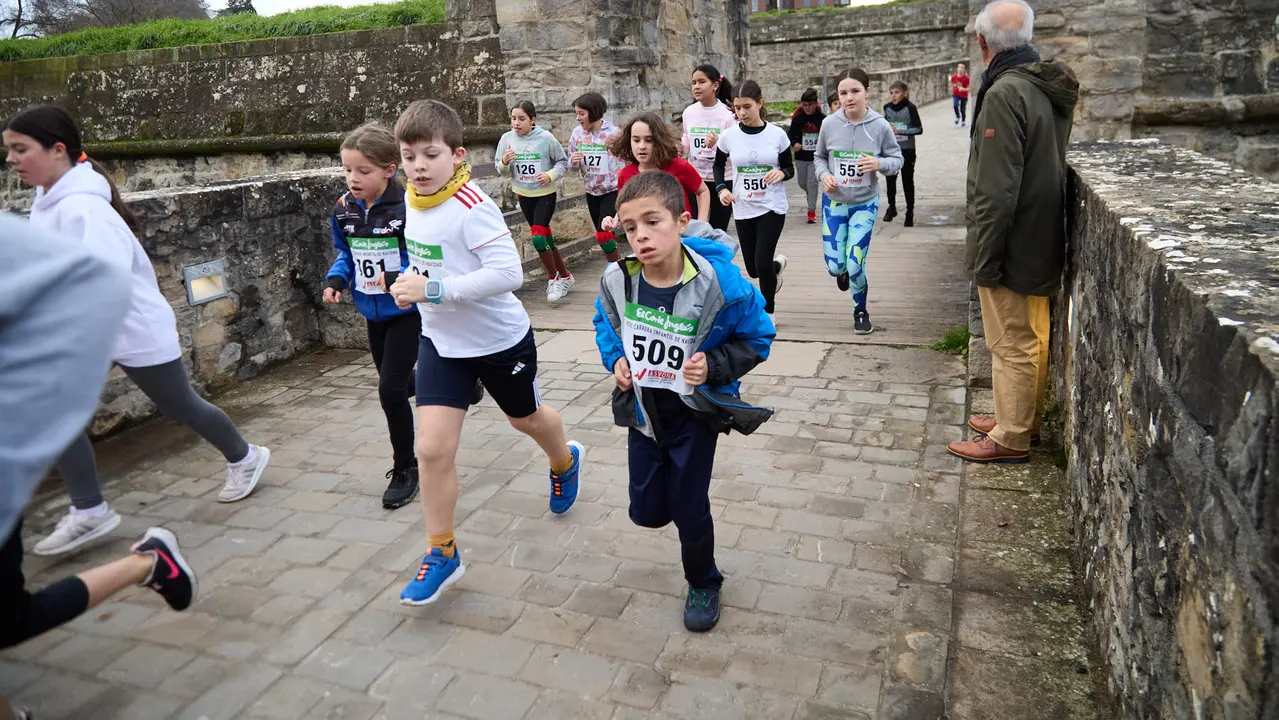 XIII Carrera Infantil de la Navidad en la Ciudadela de Pamplona. IÑIGO ALZUGARAY