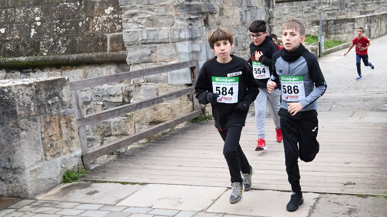 XIII Carrera Infantil de la Navidad en la Ciudadela de Pamplona. IÑIGO ALZUGARAY