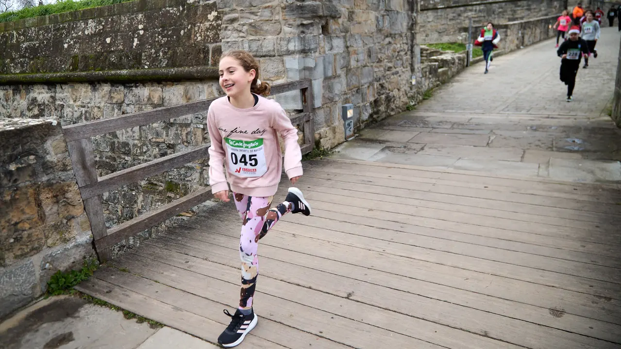 XIII Carrera Infantil de la Navidad en la Ciudadela de Pamplona. IÑIGO ALZUGARAY