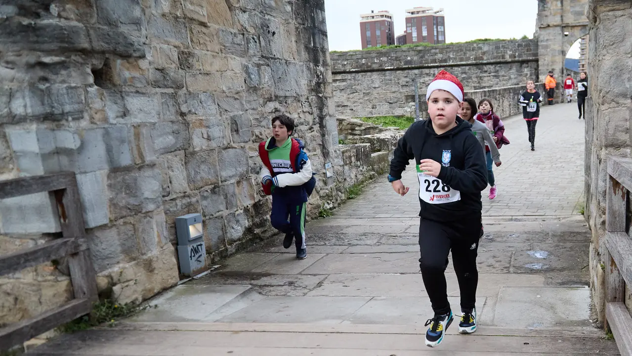 XIII Carrera Infantil de la Navidad en la Ciudadela de Pamplona. IÑIGO ALZUGARAY