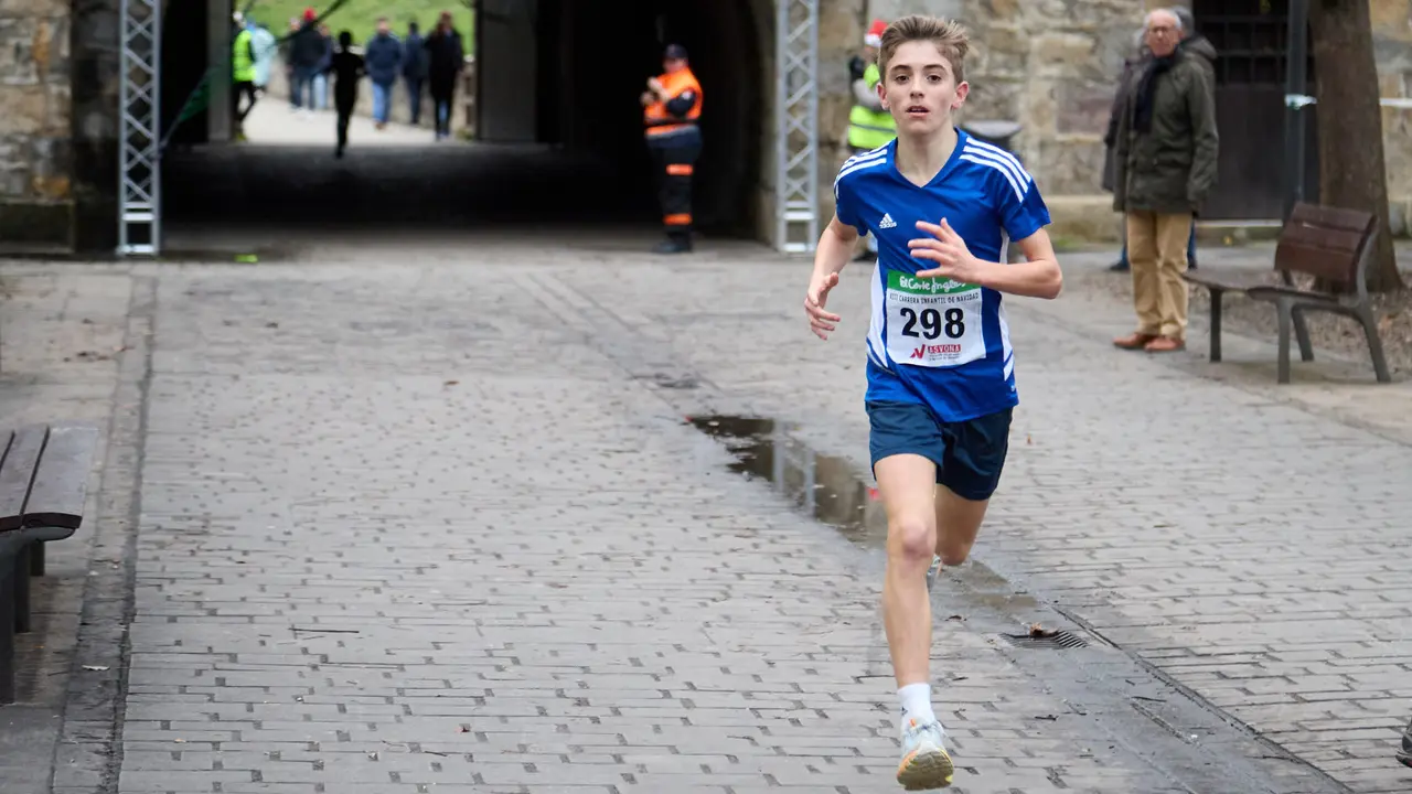 XIII Carrera Infantil de la Navidad en la Ciudadela de Pamplona. IÑIGO ALZUGARAY