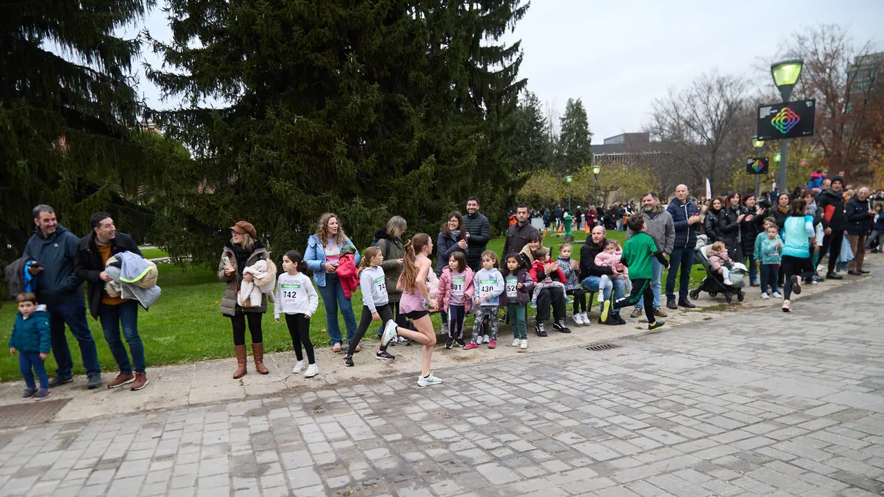 XIII Carrera Infantil de la Navidad en la Ciudadela de Pamplona. IÑIGO ALZUGARAY