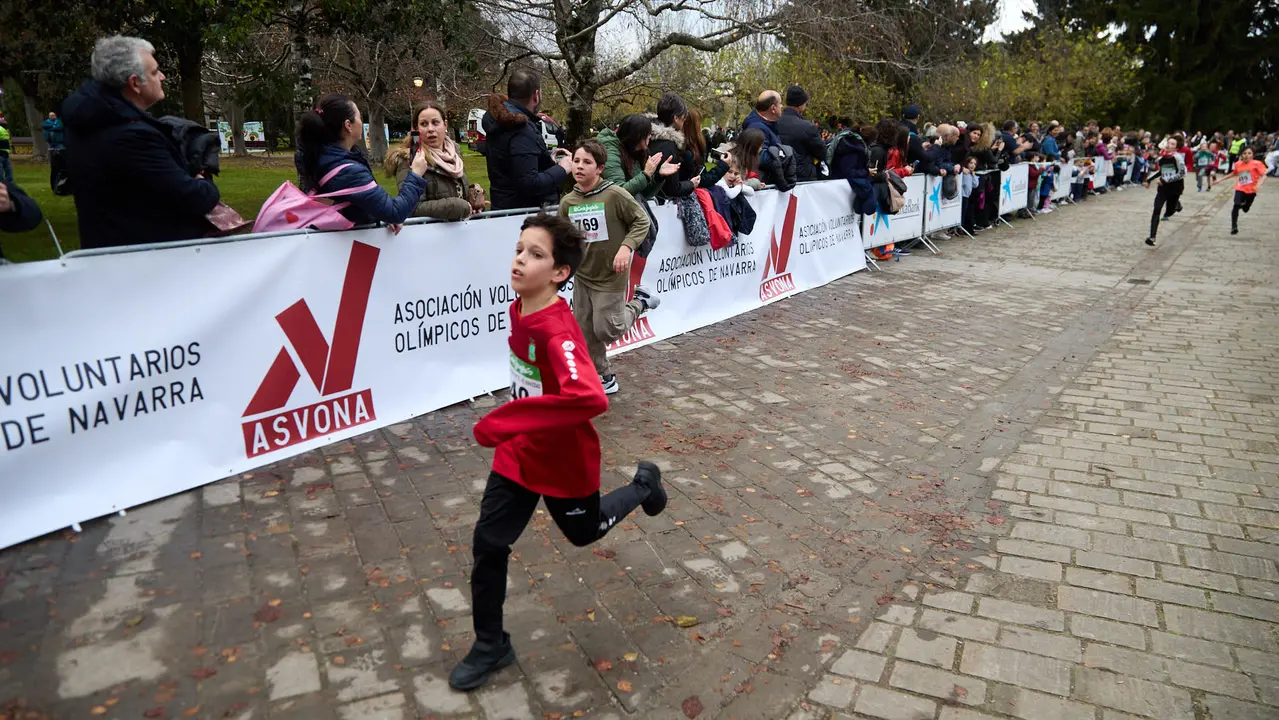XIII Carrera Infantil de la Navidad en la Ciudadela de Pamplona. IÑIGO ALZUGARAY