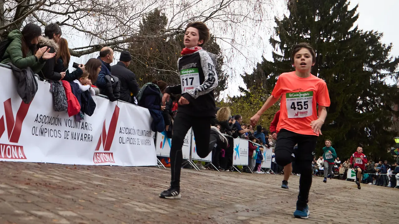 XIII Carrera Infantil de la Navidad en la Ciudadela de Pamplona. IÑIGO ALZUGARAY