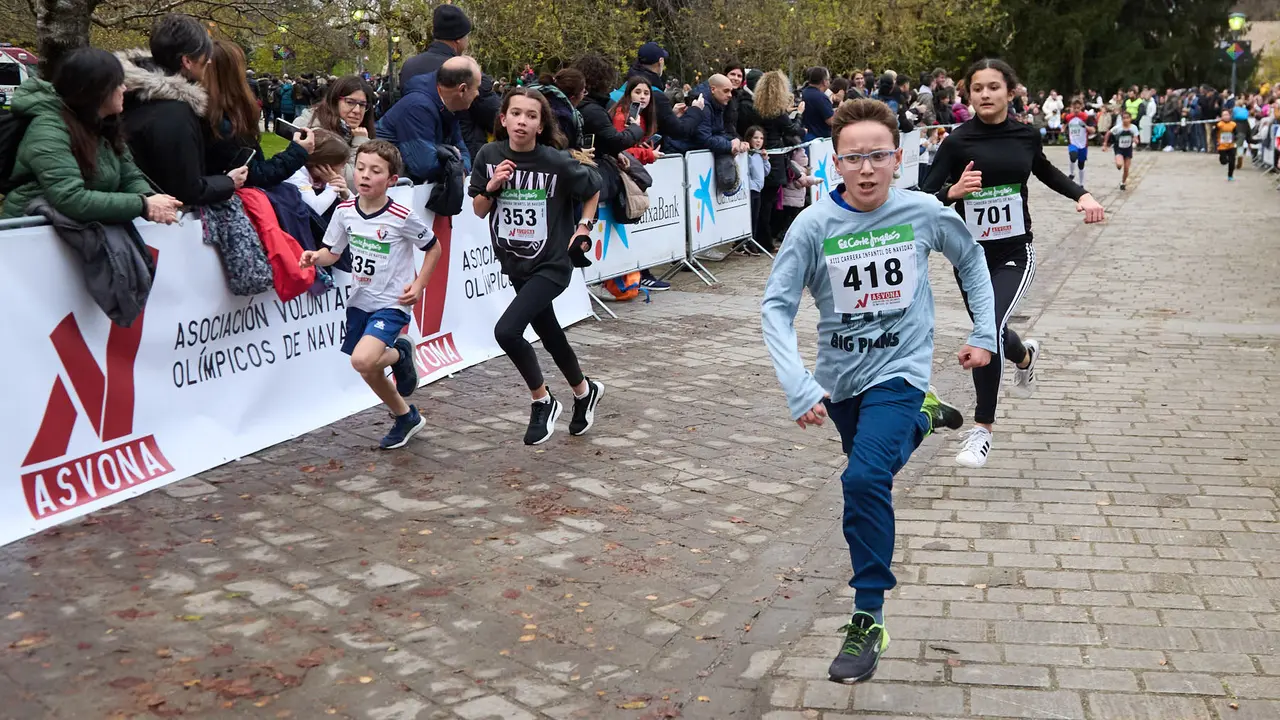 XIII Carrera Infantil de la Navidad en la Ciudadela de Pamplona. IÑIGO ALZUGARAY