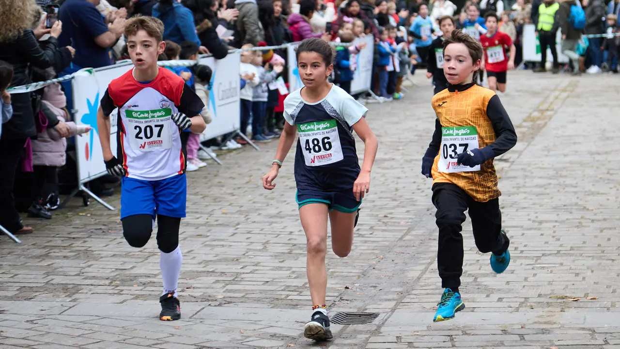 XIII Carrera Infantil de la Navidad en la Ciudadela de Pamplona. IÑIGO ALZUGARAY