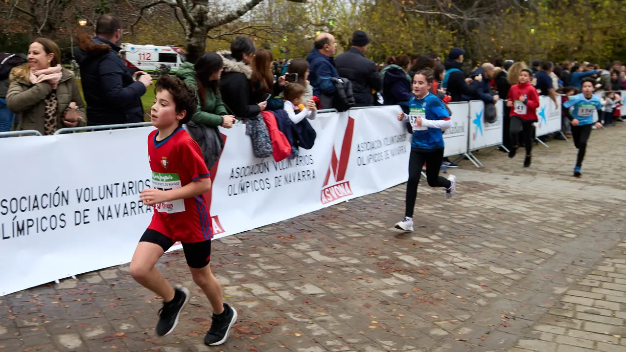 XIII Carrera Infantil de la Navidad en la Ciudadela de Pamplona. IÑIGO ALZUGARAY