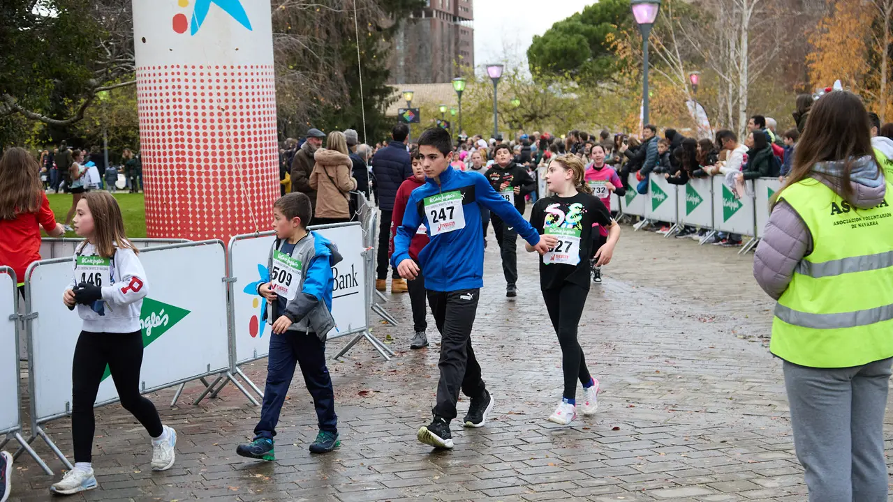 XIII Carrera Infantil de la Navidad en la Ciudadela de Pamplona. IÑIGO ALZUGARAY