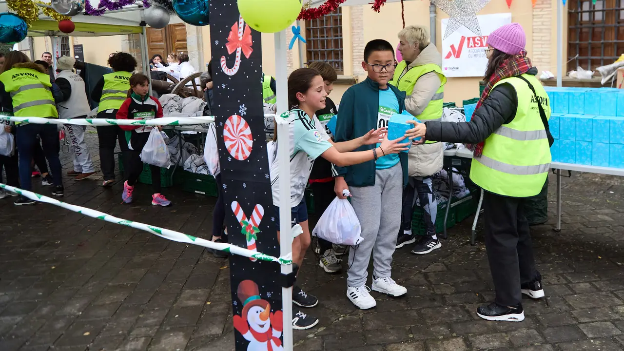 XIII Carrera Infantil de la Navidad en la Ciudadela de Pamplona. IÑIGO ALZUGARAY