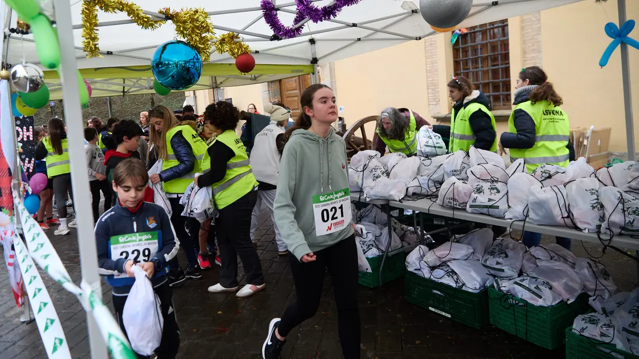 XIII Carrera Infantil de la Navidad en la Ciudadela de Pamplona. IÑIGO ALZUGARAY