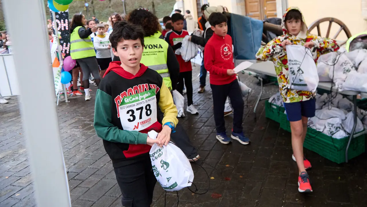 XIII Carrera Infantil de la Navidad en la Ciudadela de Pamplona. IÑIGO ALZUGARAY