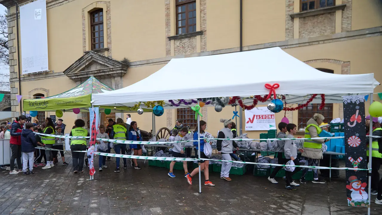 XIII Carrera Infantil de la Navidad en la Ciudadela de Pamplona. IÑIGO ALZUGARAY