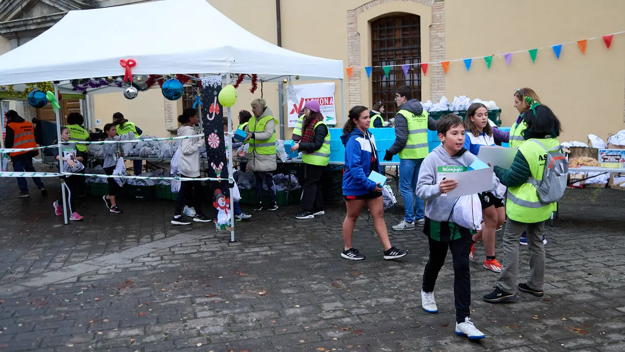 XIII Carrera Infantil de la Navidad en la Ciudadela de Pamplona. IÑIGO ALZUGARAY