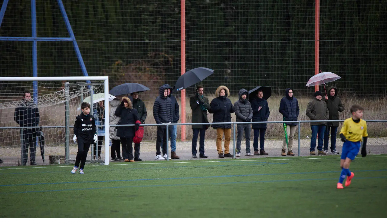 Primera jornada de la fase de grupos del XLII Torneo Interescolar de Osasuna en categoría alevín disputado en las instalaciones de Tajonar. IÑIGO ALZUGARAY