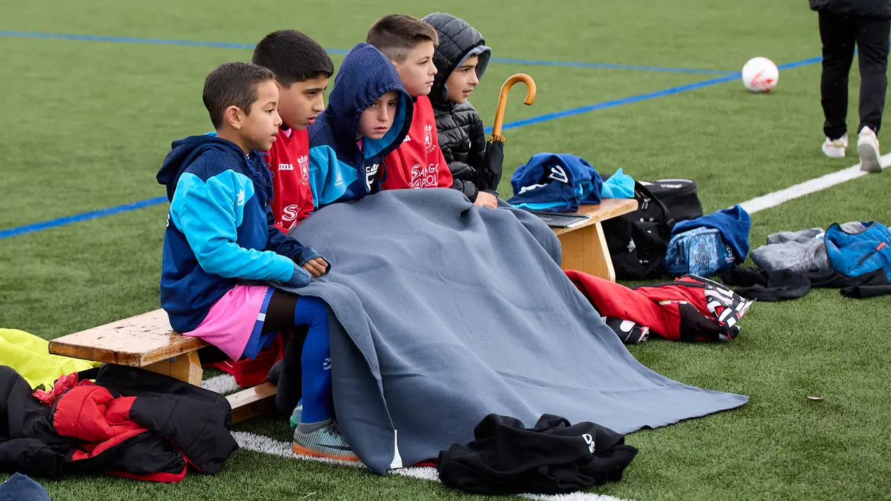 Primera jornada de la fase de grupos del XLII Torneo Interescolar de Osasuna en categoría benjamín disputado en las instalaciones de Tajonar. IÑIGO ALZUGARAY