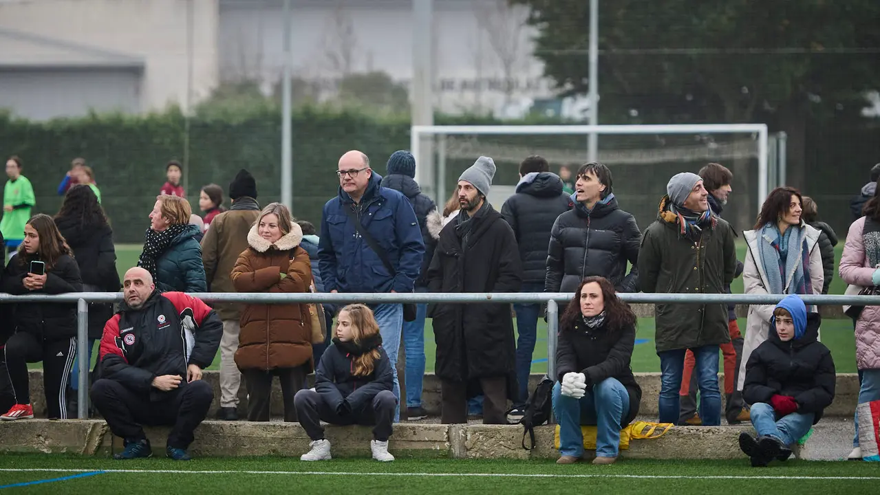 Camino de Santiago se enfrenta a San Pedro durante la segunda jornada de la fase de grupos del XLII Torneo Intersecolar de Osasuna 24-25. PABLO LASAOSA