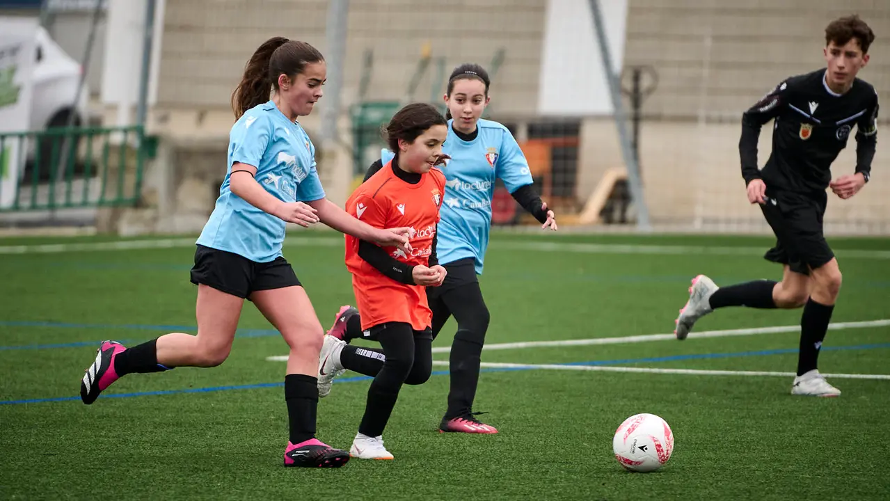 Atargi se enfrenta a Hermanas Uriz Pi durante la segunda jornada de la fase de grupos del XLII Torneo Intersecolar de Osasuna 24-25. PABLO LASAOSA