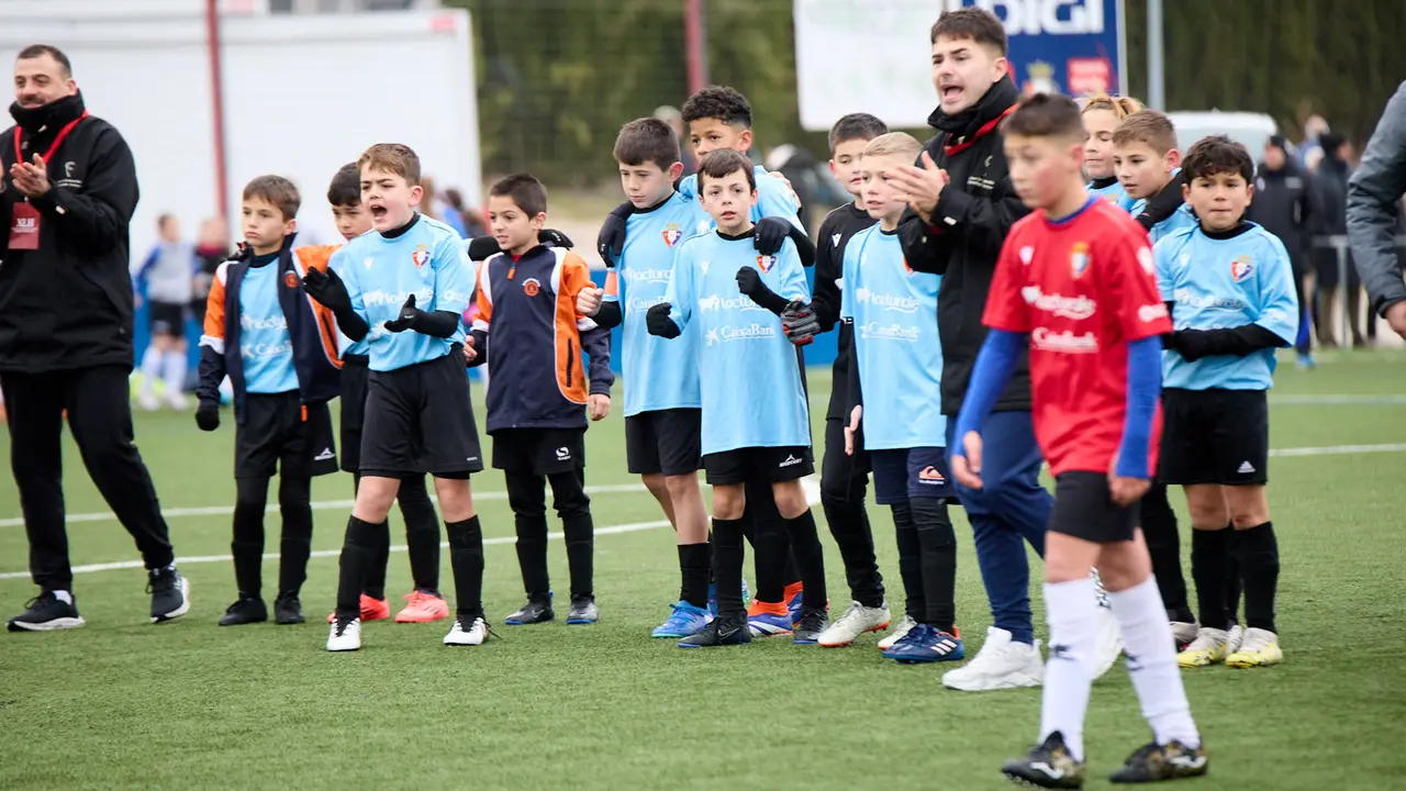 Octavos de final del XLII Torneo Interescolar de Osasuna en categoría alevín mixto disputado en las instalaciones de Tajonar. IÑIGO ALZUGARAY