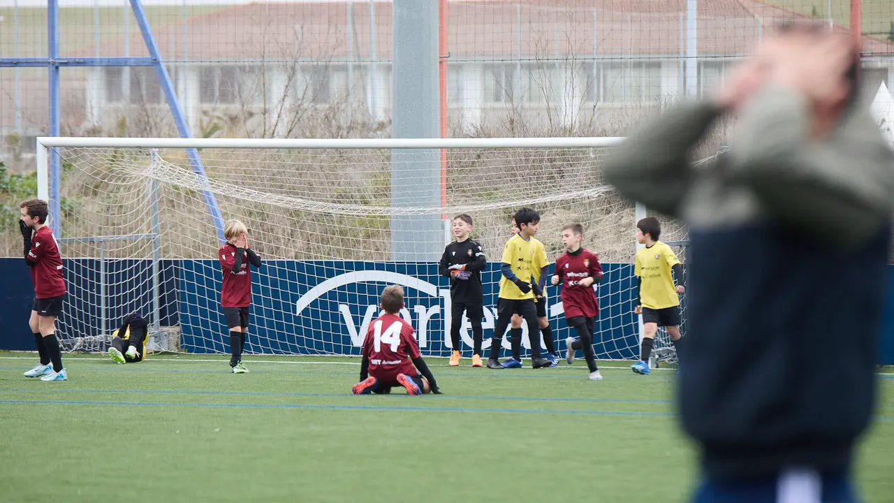 Octavos de final del XLII Torneo Interescolar de Osasuna en categoría benjamín mixto disputado en las instalaciones de Tajonar. IÑIGO ALZUGARAY