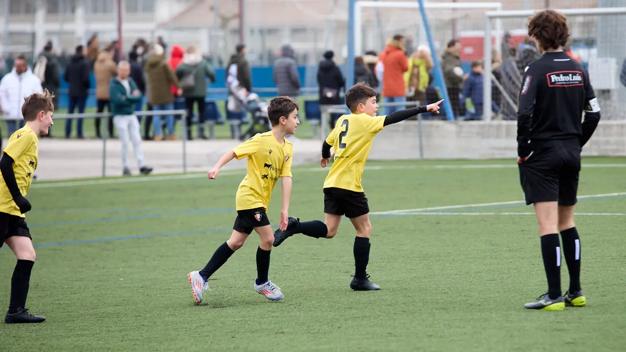 Octavos de final del XLII Torneo Interescolar de Osasuna en categoría benjamín mixto disputado en las instalaciones de Tajonar. IÑIGO ALZUGARAY