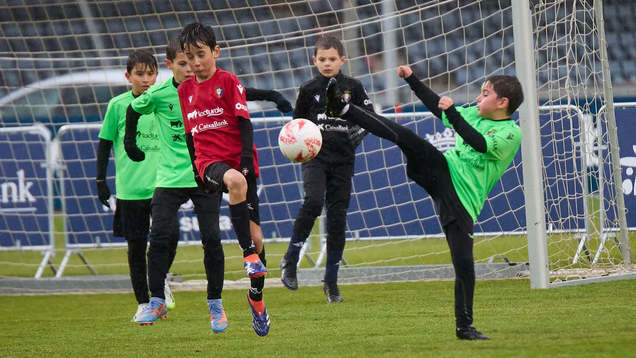 Final del XLII Torneo Interescolar de Osasuna en categoría benjamín mixto disputado en las instalaciones de Tajonar. IÑIGO ALZUGARAY