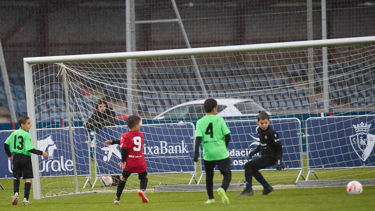 Final del XLII Torneo Interescolar de Osasuna en categoría benjamín mixto disputado en las instalaciones de Tajonar. IÑIGO ALZUGARAY