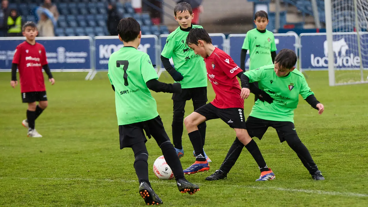 Final del XLII Torneo Interescolar de Osasuna en categoría benjamín mixto disputado en las instalaciones de Tajonar. IÑIGO ALZUGARAY