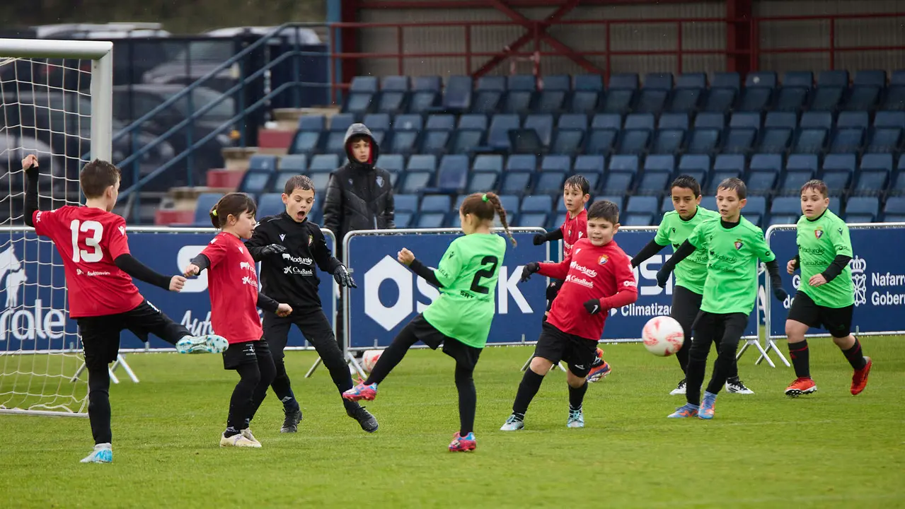 Final del XLII Torneo Interescolar de Osasuna en categoría benjamín mixto disputado en las instalaciones de Tajonar. IÑIGO ALZUGARAY