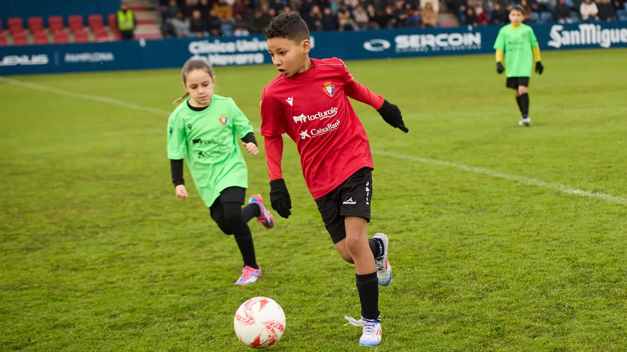 Final del XLII Torneo Interescolar de Osasuna en categoría benjamín mixto disputado en las instalaciones de Tajonar. IÑIGO ALZUGARAY