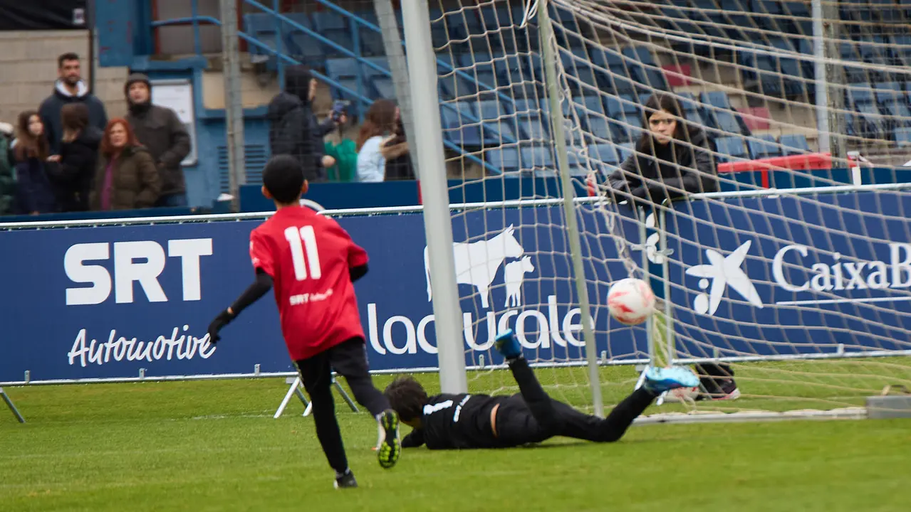 Final del XLII Torneo Interescolar de Osasuna en categoría benjamín mixto disputado en las instalaciones de Tajonar. IÑIGO ALZUGARAY