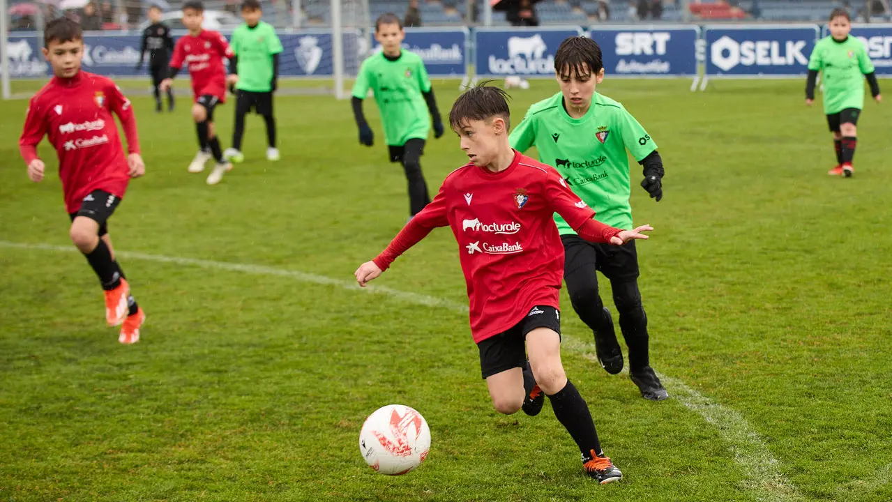 Final del XLII Torneo Interescolar de Osasuna en categoría benjamín mixto disputado en las instalaciones de Tajonar. IÑIGO ALZUGARAY