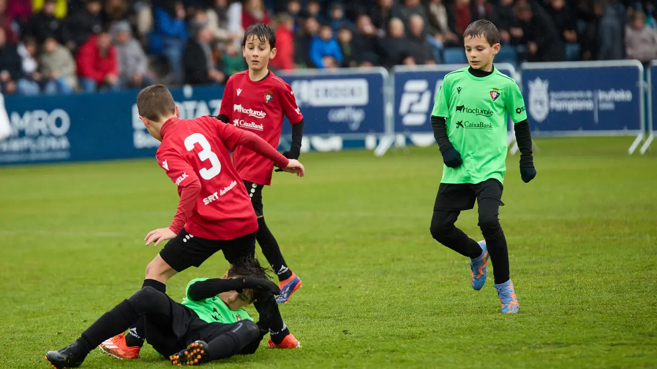 Final del XLII Torneo Interescolar de Osasuna en categoría benjamín mixto disputado en las instalaciones de Tajonar. IÑIGO ALZUGARAY