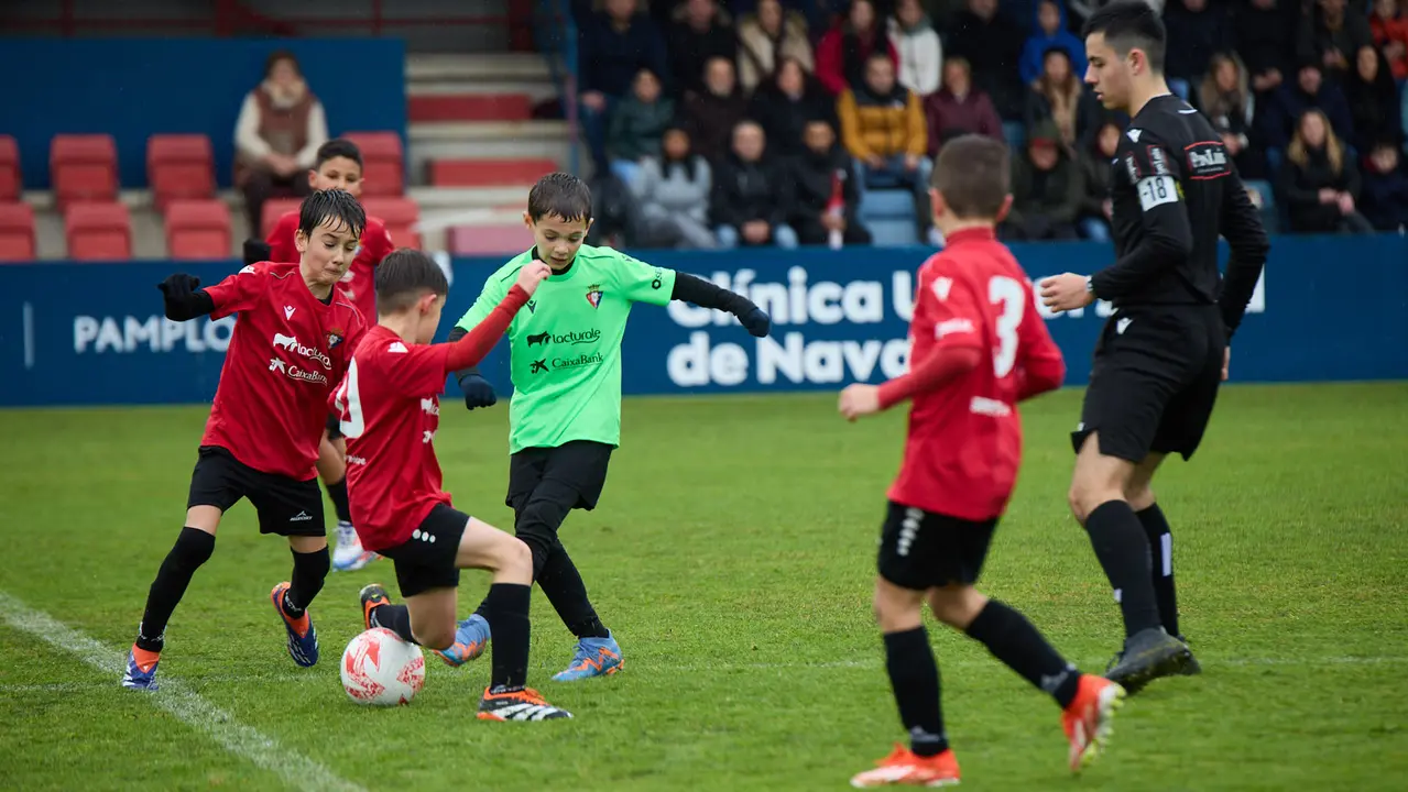Final del XLII Torneo Interescolar de Osasuna en categoría benjamín mixto disputado en las instalaciones de Tajonar. IÑIGO ALZUGARAY