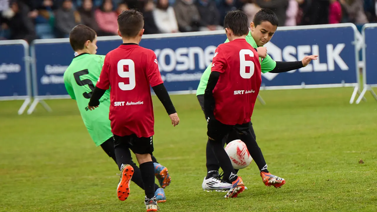 Final del XLII Torneo Interescolar de Osasuna en categoría benjamín mixto disputado en las instalaciones de Tajonar. IÑIGO ALZUGARAY
