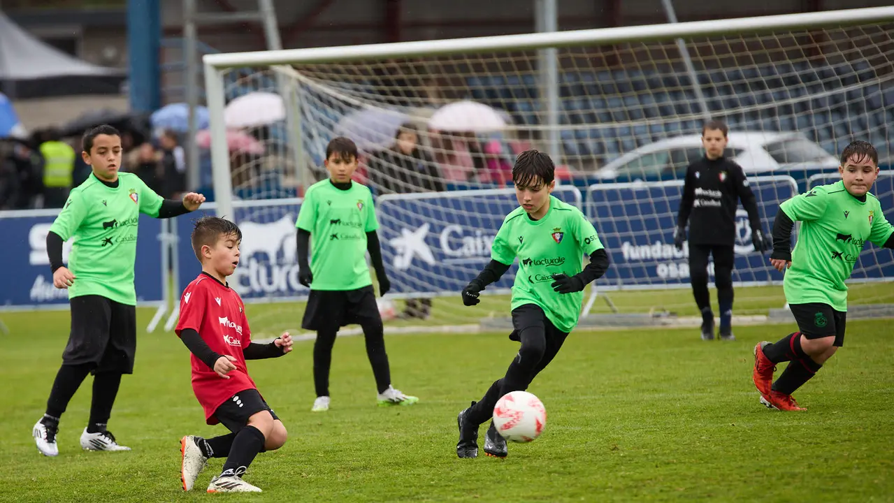 Final del XLII Torneo Interescolar de Osasuna en categoría benjamín mixto disputado en las instalaciones de Tajonar. IÑIGO ALZUGARAY