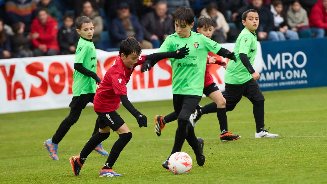 Final del XLII Torneo Interescolar de Osasuna en categoría benjamín mixto disputado en las instalaciones de Tajonar. IÑIGO ALZUGARAY