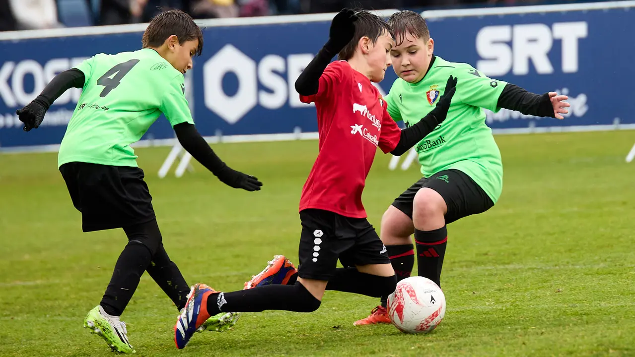 Final del XLII Torneo Interescolar de Osasuna en categoría benjamín mixto disputado en las instalaciones de Tajonar. IÑIGO ALZUGARAY