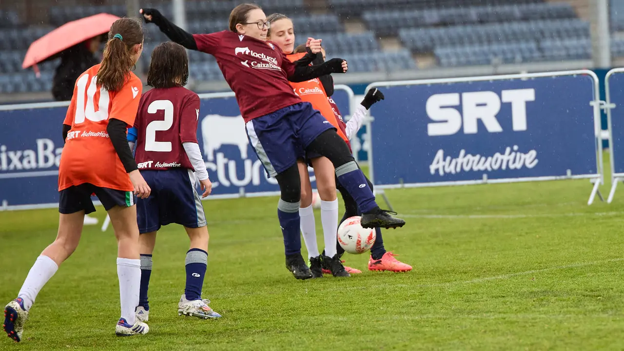 Final del XLII Torneo Interescolar de Osasuna en categoría femenina disputado en las instalaciones de Tajonar. IÑIGO ALZUGARAY