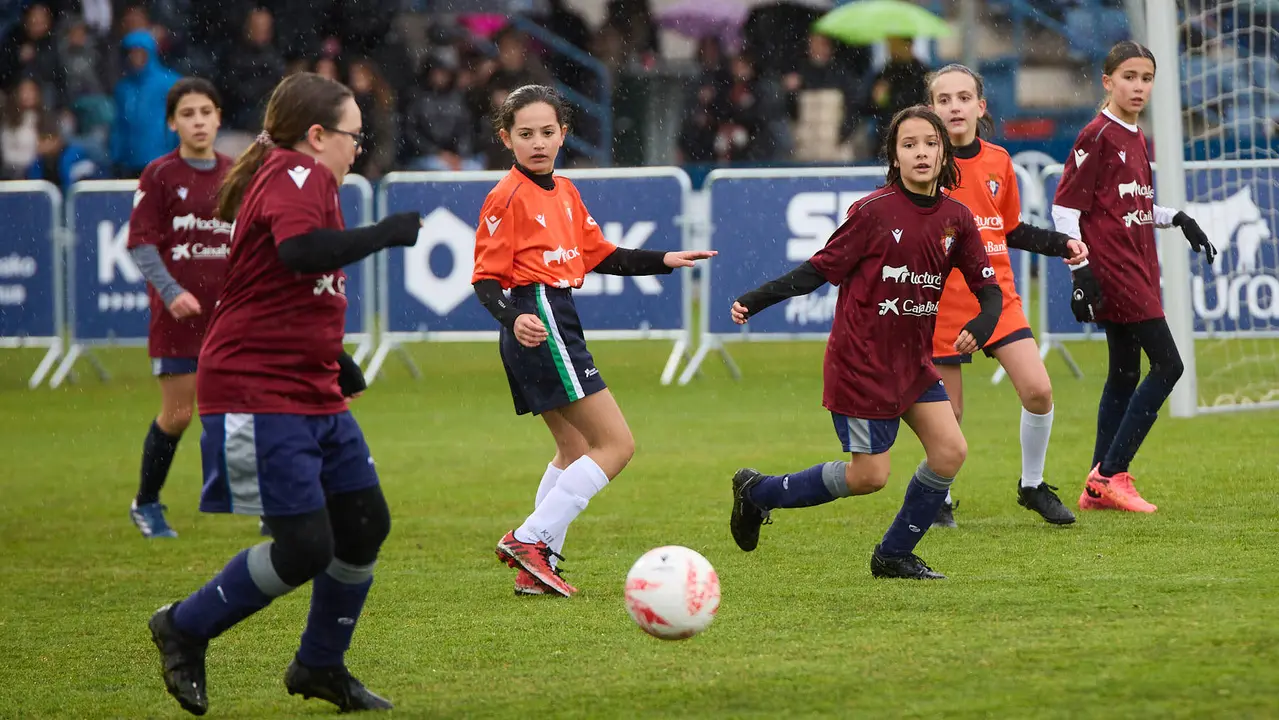 Final del XLII Torneo Interescolar de Osasuna en categoría femenina disputado en las instalaciones de Tajonar. IÑIGO ALZUGARAY