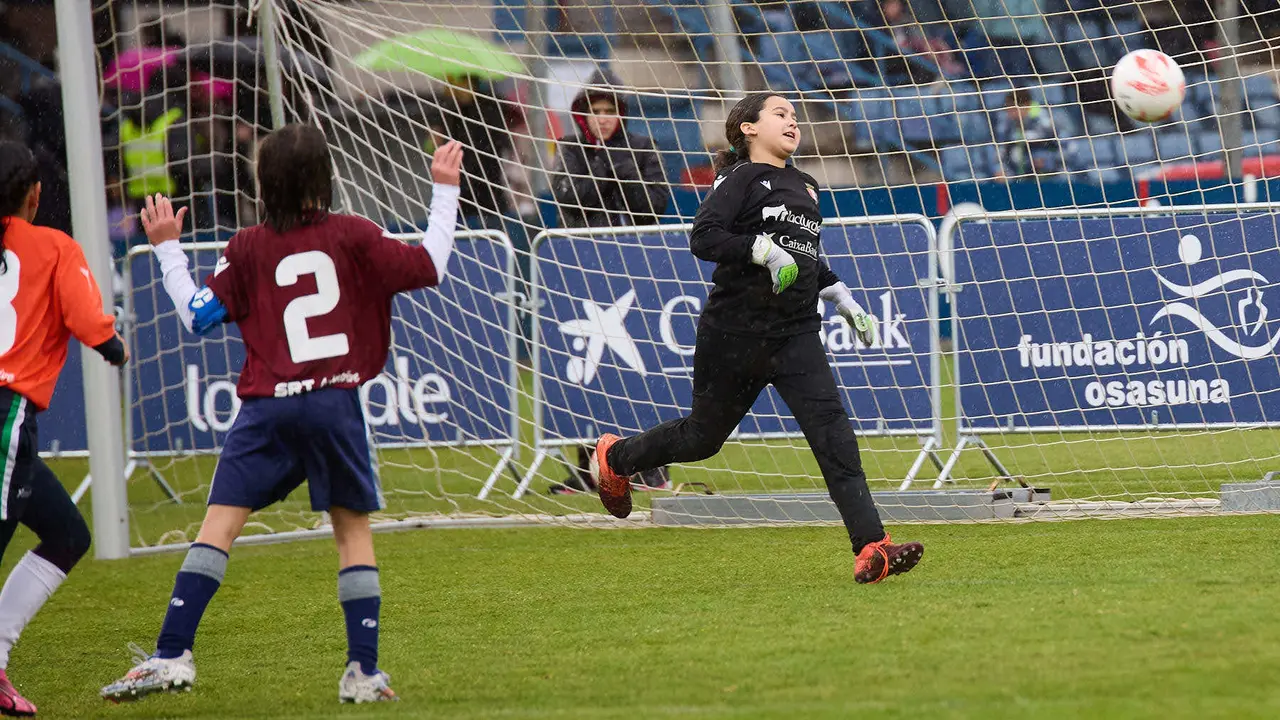 Final del XLII Torneo Interescolar de Osasuna en categoría femenina disputado en las instalaciones de Tajonar. IÑIGO ALZUGARAY