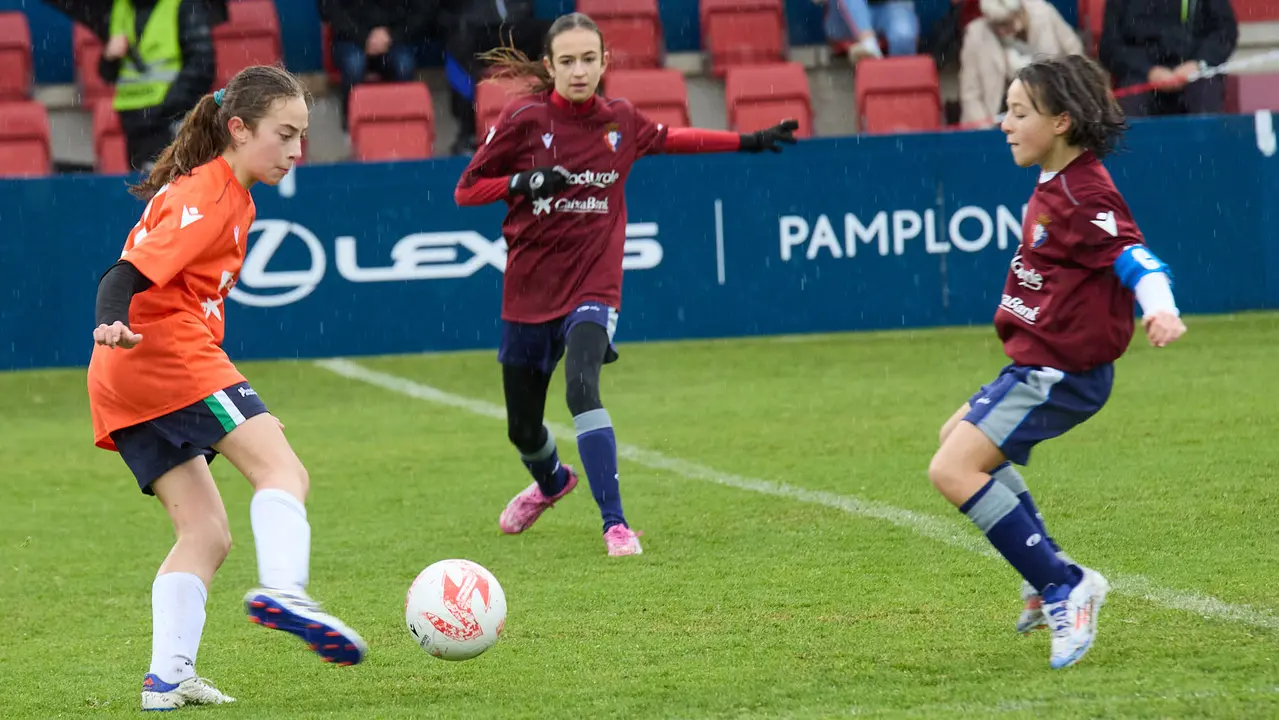 Final del XLII Torneo Interescolar de Osasuna en categoría femenina disputado en las instalaciones de Tajonar. IÑIGO ALZUGARAY