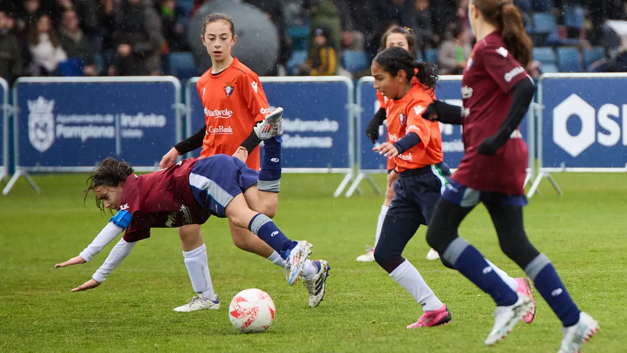 Final del XLII Torneo Interescolar de Osasuna en categoría femenina disputado en las instalaciones de Tajonar. IÑIGO ALZUGARAY