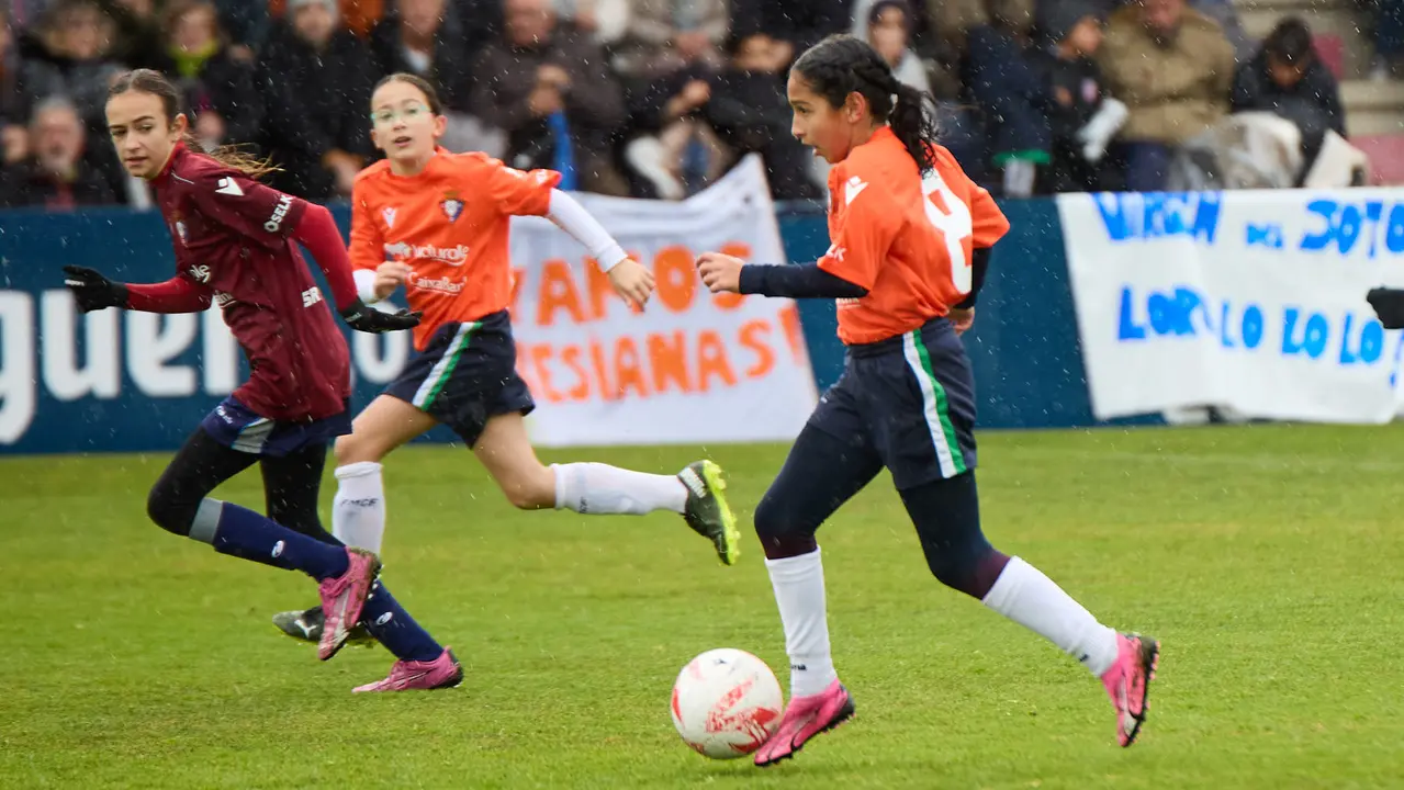 Final del XLII Torneo Interescolar de Osasuna en categoría femenina disputado en las instalaciones de Tajonar. IÑIGO ALZUGARAY