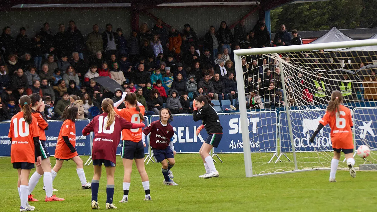 Final del XLII Torneo Interescolar de Osasuna en categoría femenina disputado en las instalaciones de Tajonar. IÑIGO ALZUGARAY