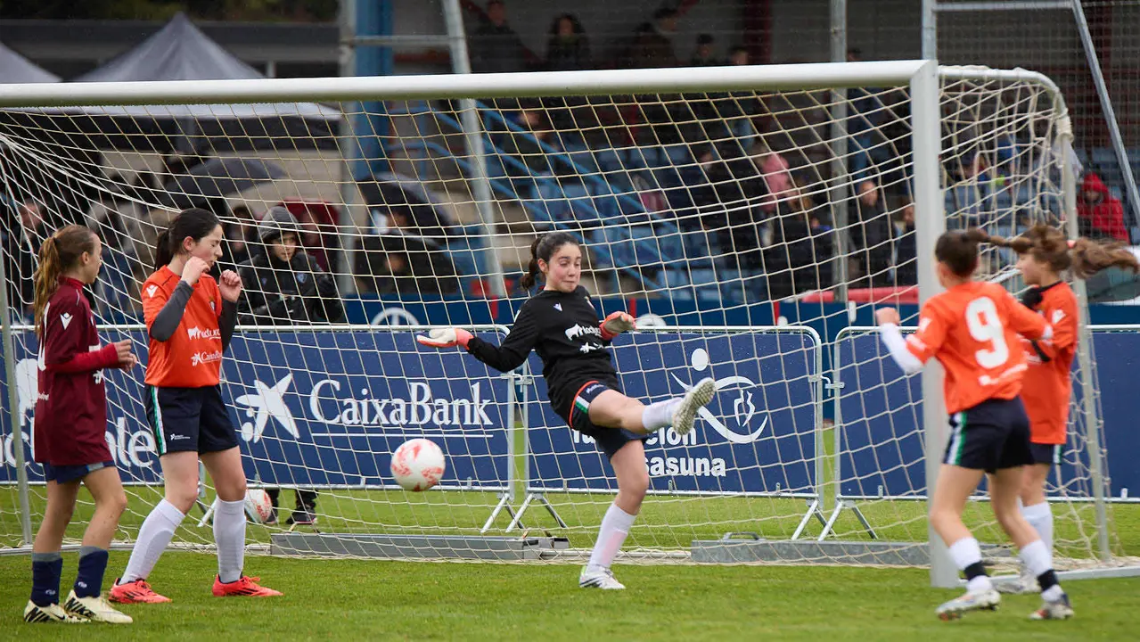 Final del XLII Torneo Interescolar de Osasuna en categoría femenina disputado en las instalaciones de Tajonar. IÑIGO ALZUGARAY