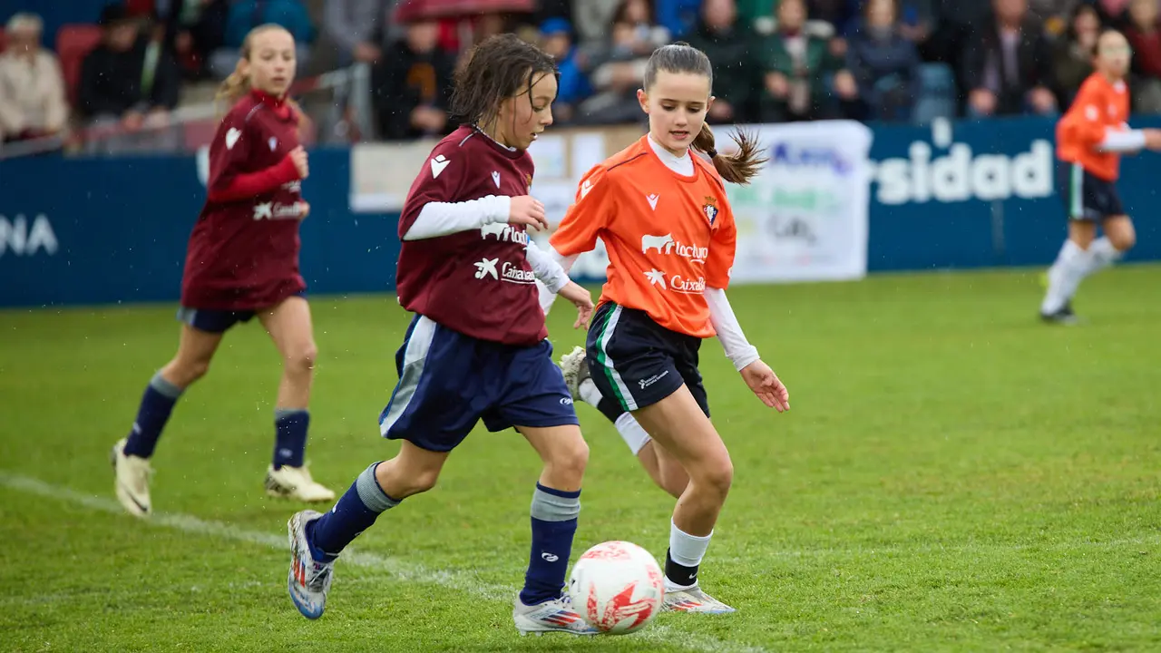 Final del XLII Torneo Interescolar de Osasuna en categoría femenina disputado en las instalaciones de Tajonar. IÑIGO ALZUGARAY